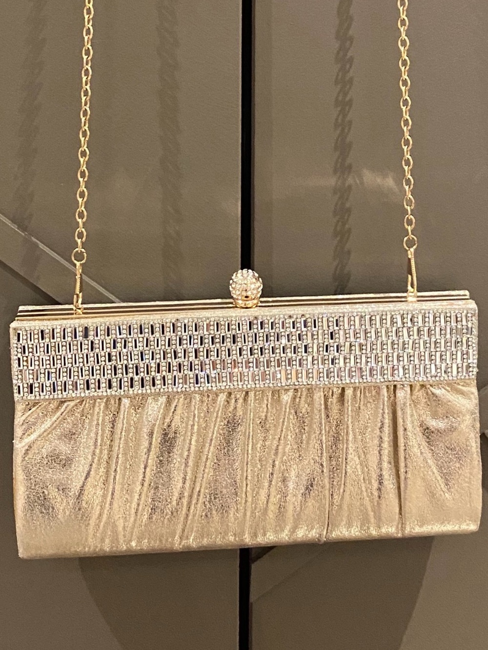 Elegant Gold Evening Clutch with Crystal Embellishments
